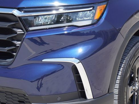 Used 2025 Honda Pilot EX-L image 2