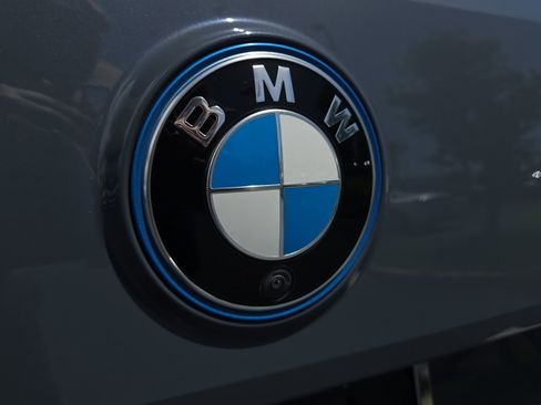 Used 2024 BMW iX xDrive50 w/ Sport Package AWD/4WD image 15
