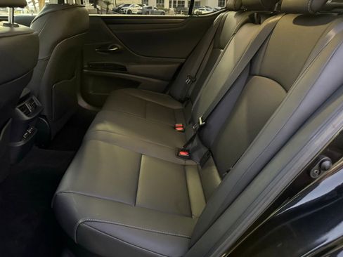 Used 2025 Lexus ES 300h 300h image 32