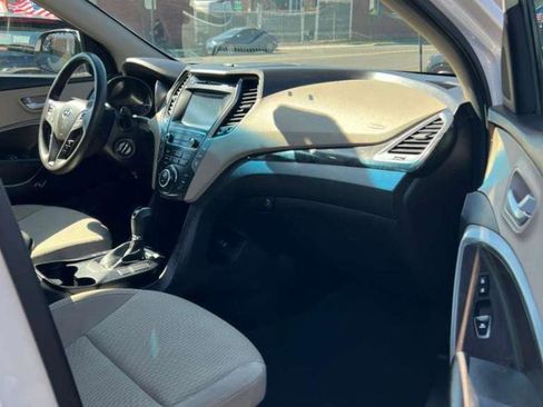 Used 2017 Hyundai Santa Fe SE image 24