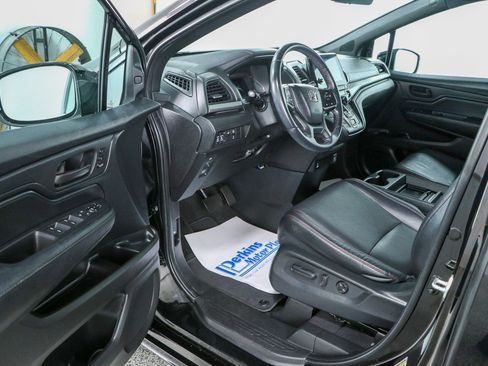 Used 2023 Honda Odyssey Sport image 3