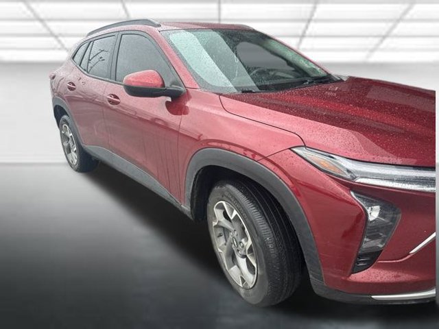 Used 2024 Chevrolet Trax LT FWD image 1