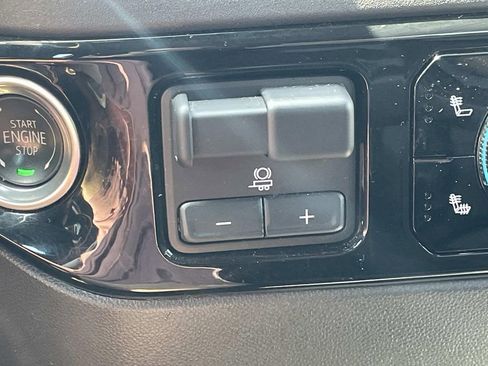 Used 2025 Chevrolet Silverado 1500 LT AWD/4WD image 22