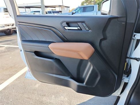 Certified 2025 GMC Canyon AT4 image 18