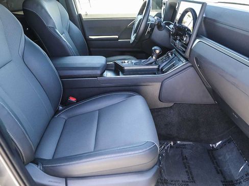 Used 2025 Lexus GX 550 w/ Cold Area Package AWD/4WD image 16