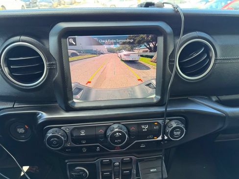Used 2023 Jeep Gladiator Overland w/ Popular Equipment Package AWD/4WD image 11