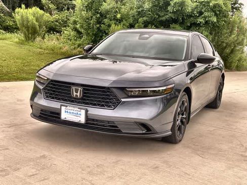 Used 2025 Honda Accord SE image 2