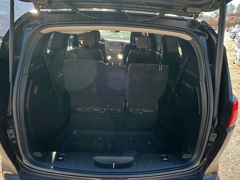 Used 2017 Chrysler Pacifica Limited w/ UConnect Theater Package image 13