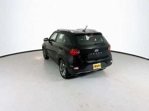 Used 2025 Hyundai Venue SEL image 7