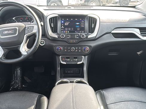 Used 2024 GMC Terrain SLT image 16