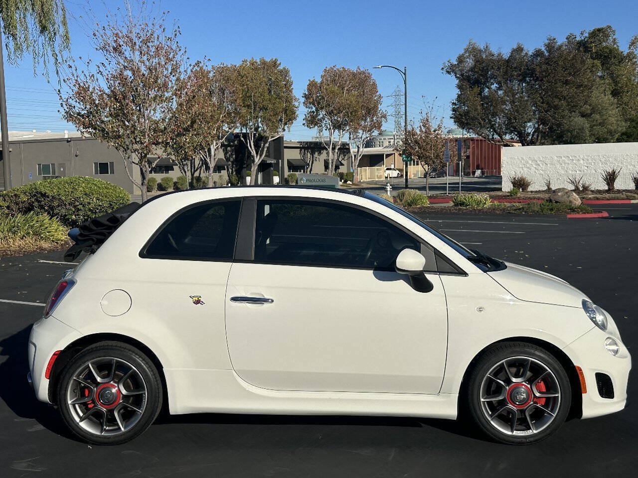 Used 2015 FIAT 500 Abarth w/ Beats Audio Package FWD image 8