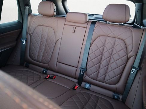 Used 2024 BMW X5 xDrive40i w/ Premium Package image 9