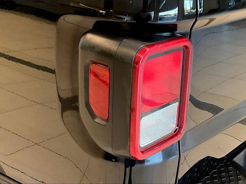 Used 2022 Jeep Gladiator Willys image 31