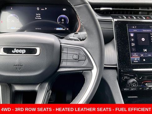 Used 2024 Jeep Grand Cherokee L Laredo image 12