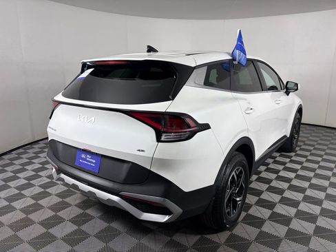 Used 2025 Kia Sportage LX image 7