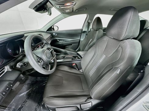 Used 2023 Hyundai Elantra SEL w/ Preferred Accessory Package FWD image 19