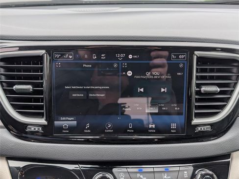 Used 2023 Chrysler Pacifica Touring-L FWD image 27