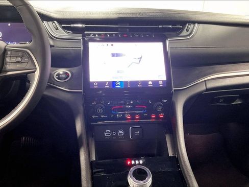 Used 2023 Jeep Grand Cherokee Limited RWD image 7