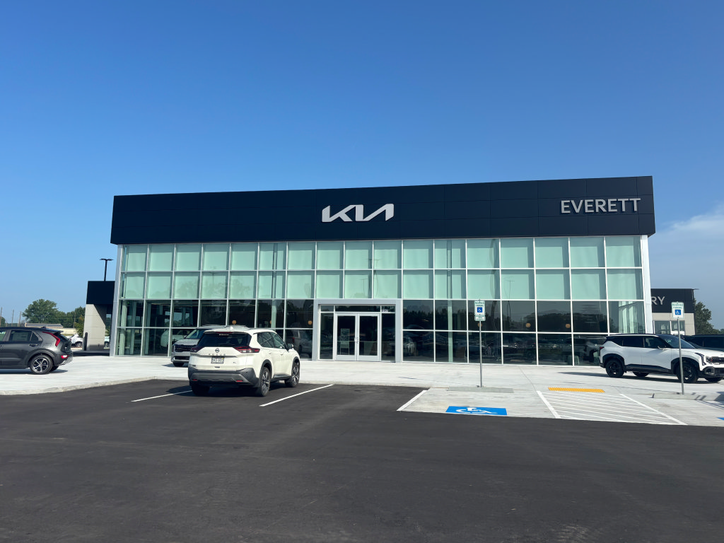 Used 2024 Kia Carnival EX FWD image 7