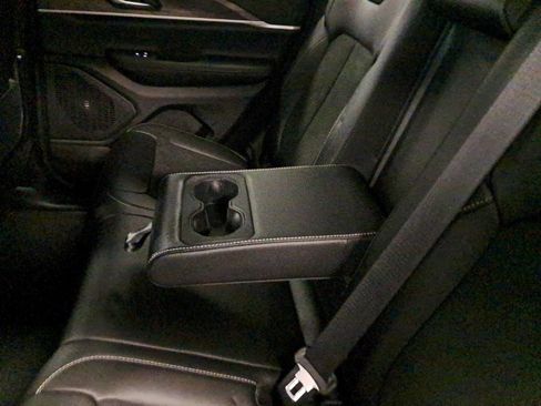 New 2026 Jeep Grand Cherokee Altitude image 18