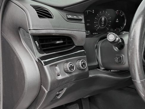 Used 2017 Cadillac Escalade ESV Premium Luxury AWD/4WD image 14
