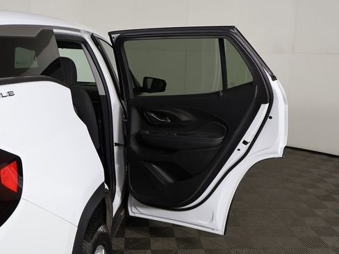 Used 2024 GMC Terrain SLE image 19