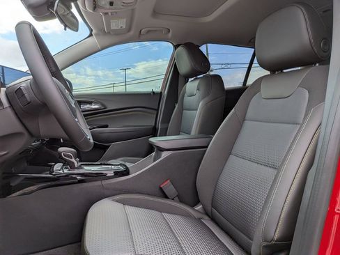 New 2026 Chevrolet Trax LT w/ Sunroof Package image 14