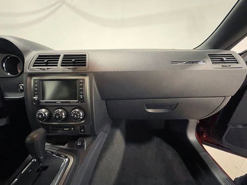 Used 2014 Dodge Challenger SXT image 57