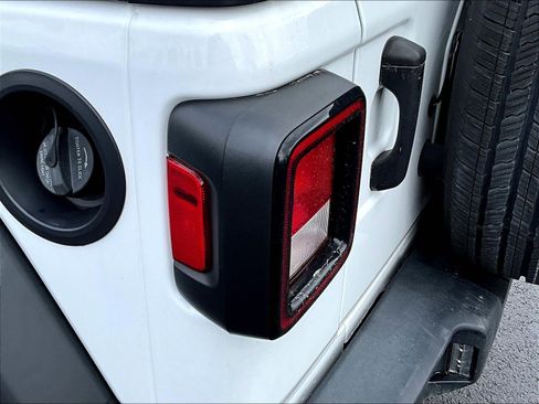 Used 2022 Jeep Wrangler Unlimited Sport AWD/4WD image 23