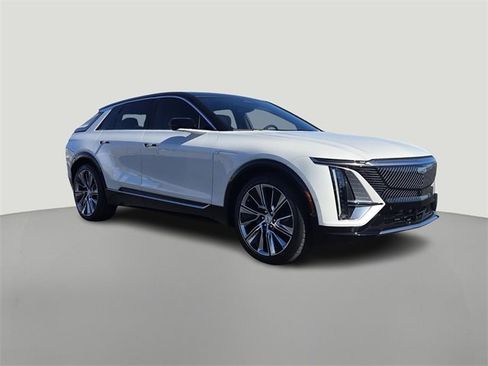 New 2025 Cadillac Lyriq Luxury image 8