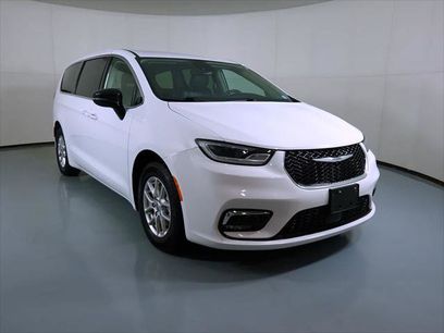 Certified 2024 Chrysler Pacifica Touring-L