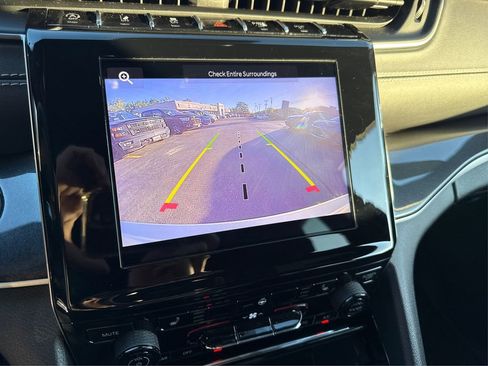 Used 2023 Jeep Grand Cherokee Altitude image 29