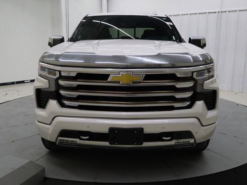 Used 2022 Chevrolet Silverado 1500 High Country w/ Technology Package image 9
