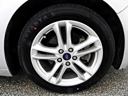 Used 2018 Ford Fusion SE image 21