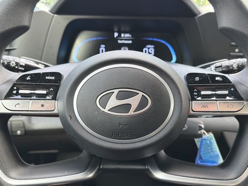 Used 2025 Hyundai Elantra SE FWD image 10