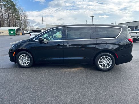 New 2026 Chrysler Pacifica Select image 8