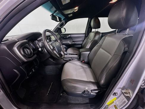Used 2016 Toyota Tacoma TRD Off-Road w/ Towing Package RWD image 13