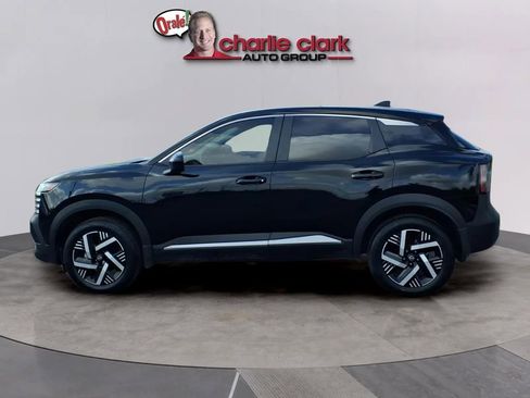 Used 2025 Nissan Kicks SV image 2