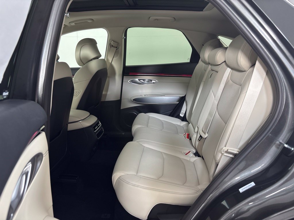 New 2027 Genesis GV70 2.5T Select AWD/4WD image 18