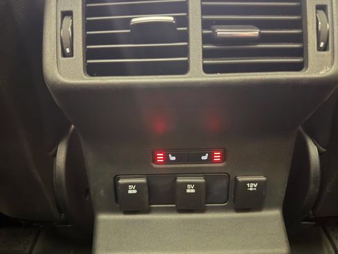 Used 2018 Land Rover Range Rover Velar R-Dynamic SE image 26