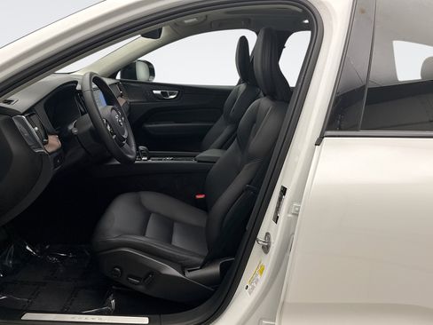 Used 2023 Volvo XC60 B5 Plus w/ Climate Package AWD/4WD image 11
