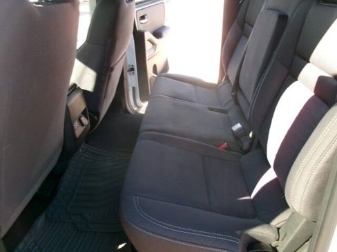 Used 2024 Nissan Frontier SV w/ SV Convenience Package image 17