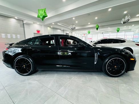 Used 2022 Porsche Panamera 4 Platinum Edition image 11