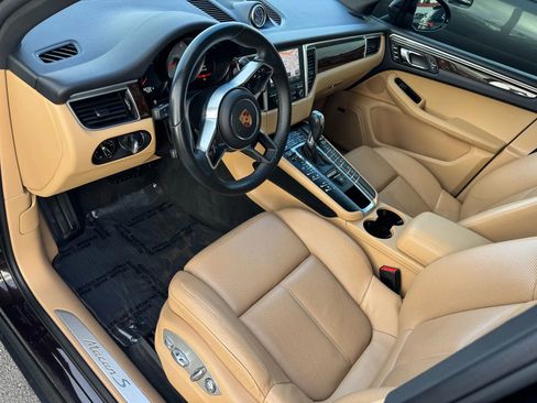 Used 2018 Porsche Macan S image 32
