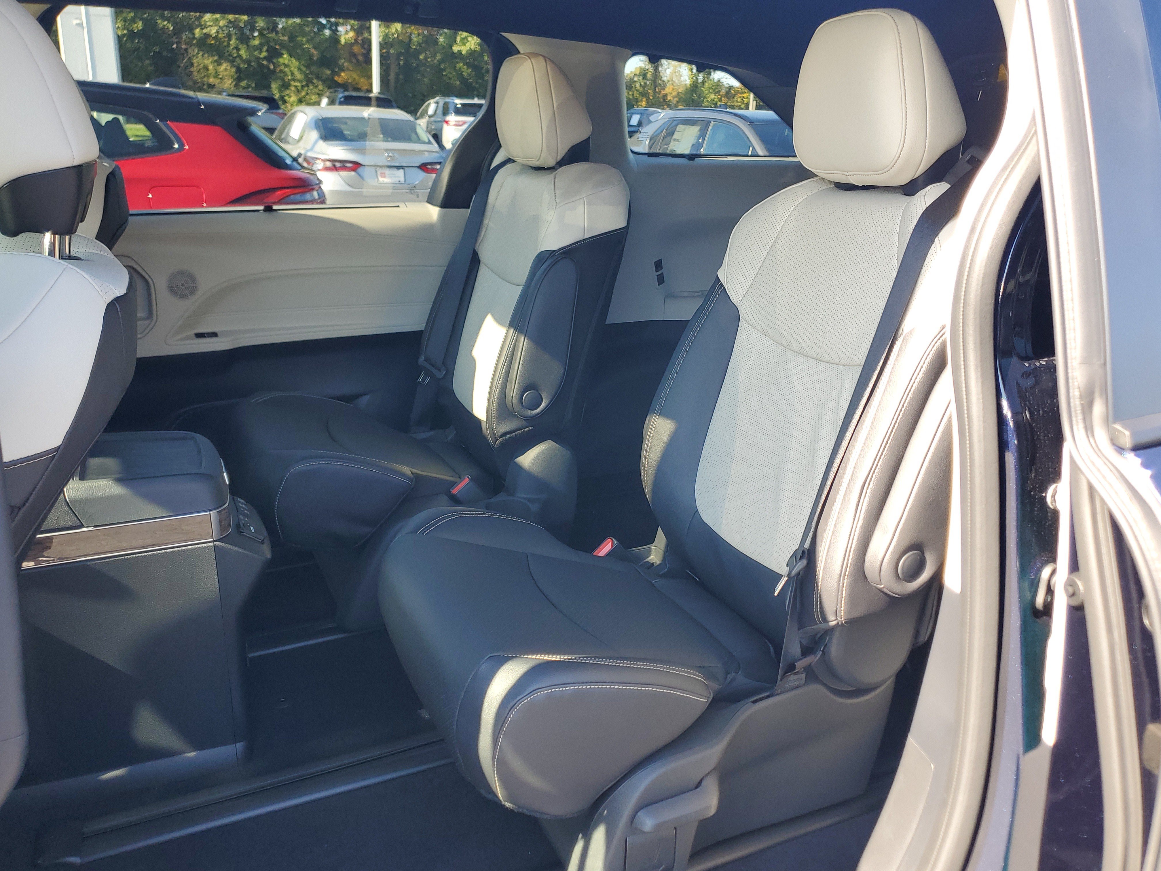 New 2026 Toyota Sienna Platinum AWD/4WD image 13