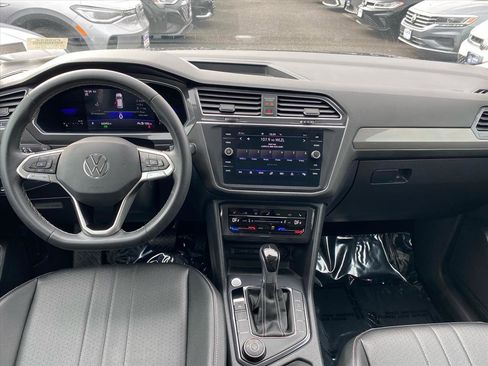 Used 2022 Volkswagen Tiguan SE image 12