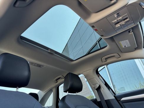 Used 2025 Volkswagen Jetta SE FWD image 21