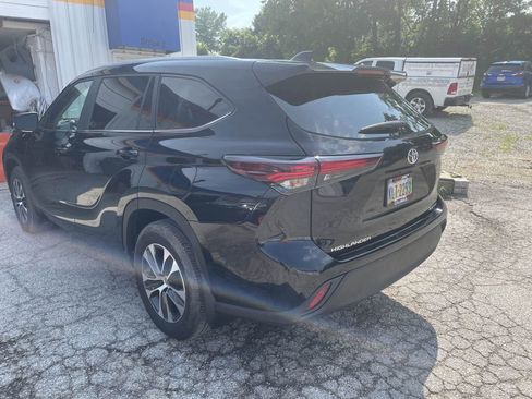 Used 2024 Toyota Highlander LE image 5