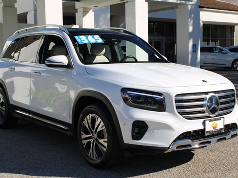 Used 2025 Mercedes-Benz GLB 250 4MATIC image 9