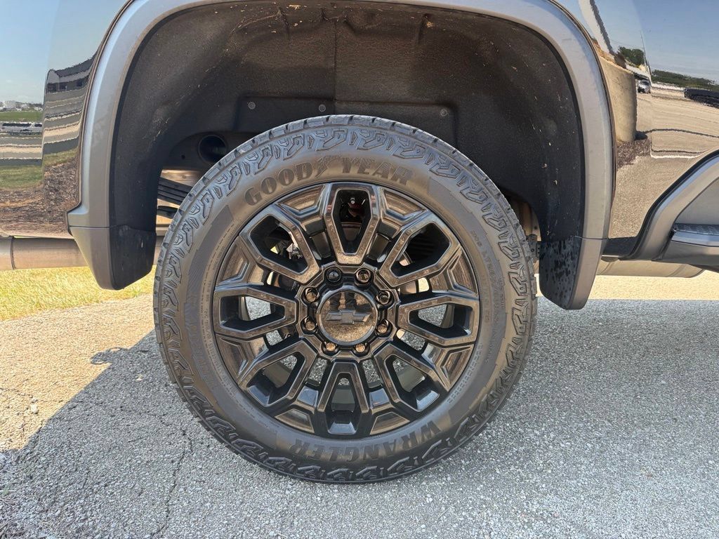 Used 2026 Chevrolet Silverado 2500 High Country w/ Midnight Edition AWD/4WD image 16